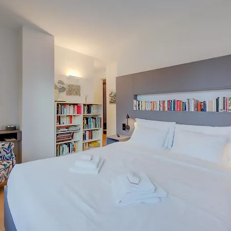 Апартаменти Dandy House Few Min From - Happy *