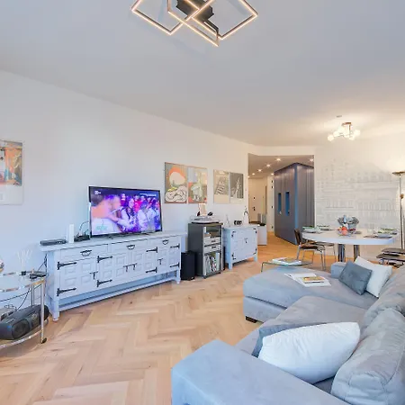 Dandy House Few Min From - Happy Апартаменти *