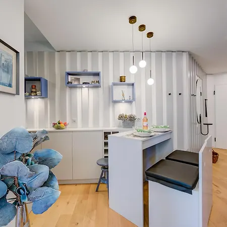Апартаменты Dandy House Few Min From - Happy *