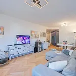 Apartment Dandy House Few Min From - Happy