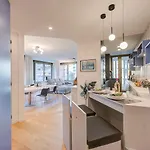 Apartment Dandy House Few Min From - Happy